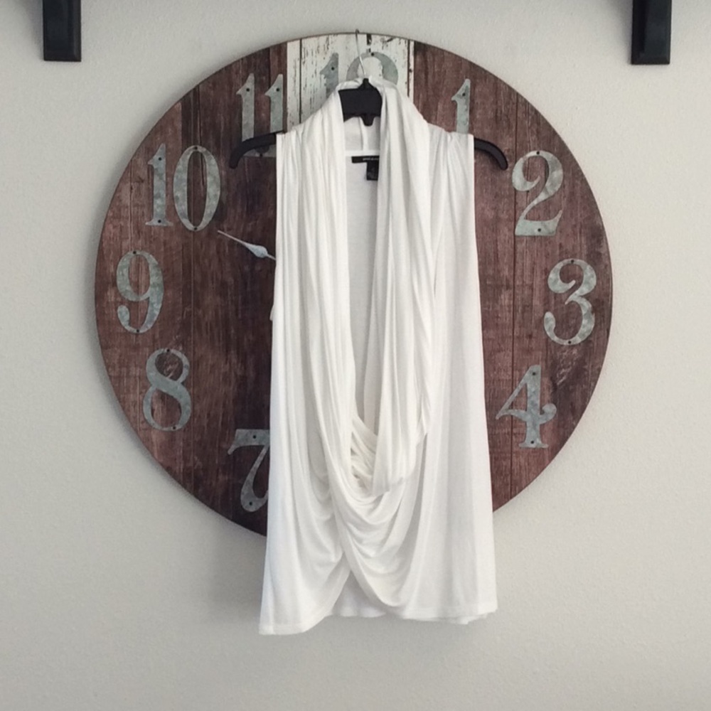 DKNY Women’s light weight cowl neck vest